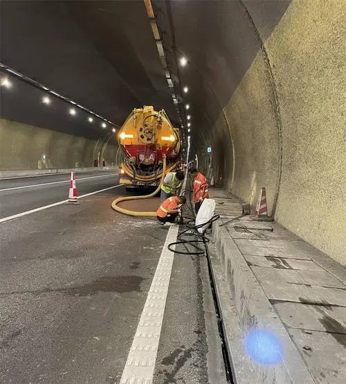 香河隧道排水渠清淤